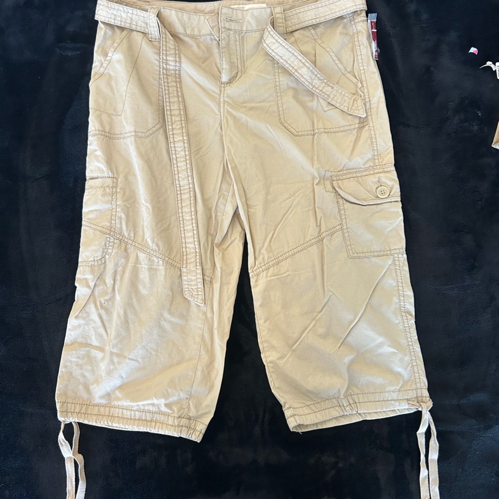 No Boundaries Women's Beige Cargo Capris